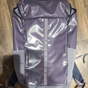 Patagonia 25L black hole pack